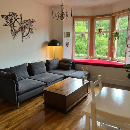 1 Bedroom Flat In Tolcross, Glasgow Top Floor. ภายนอก รูปภาพ