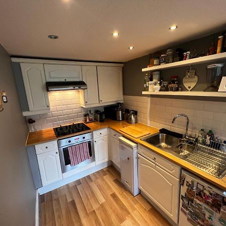 1 Bedroom Flat In Tolcross, Glasgow Top Floor. ภายนอก รูปภาพ