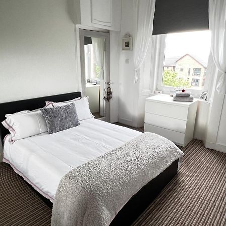 1 Bedroom Flat In Tolcross, Glasgow Top Floor. ภายนอก รูปภาพ