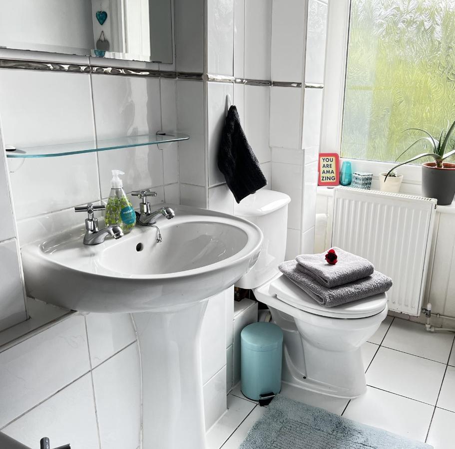 1 Bedroom Flat In Tolcross, Glasgow Top Floor. ภายนอก รูปภาพ