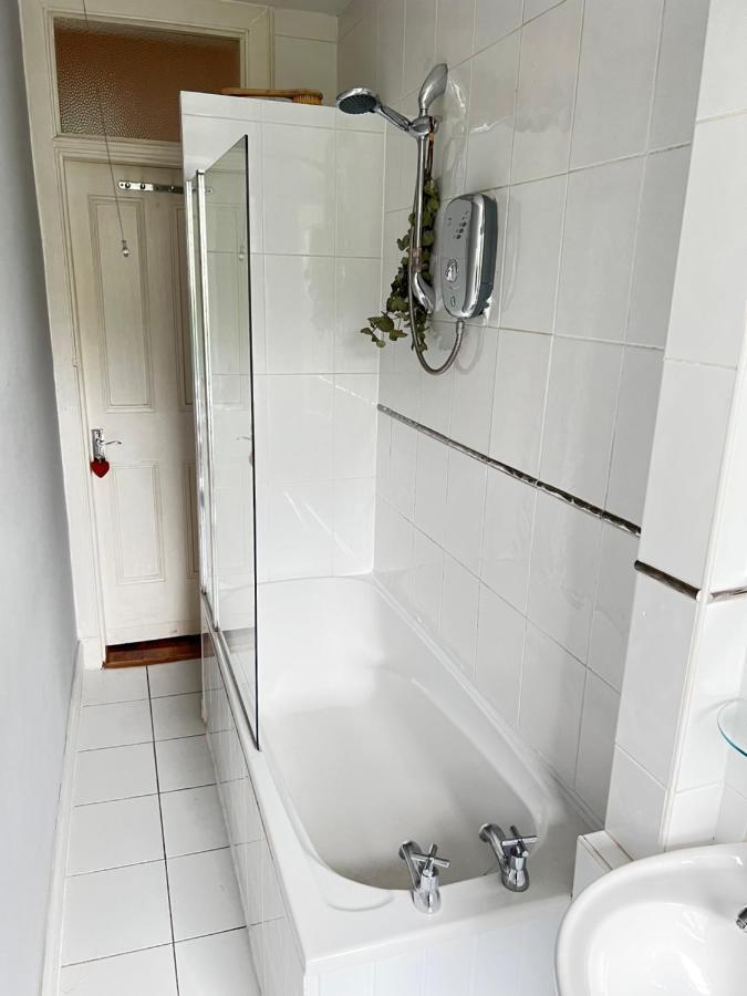 1 Bedroom Flat In Tolcross, Glasgow Top Floor. ภายนอก รูปภาพ