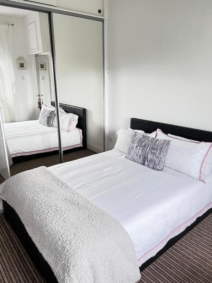 1 Bedroom Flat In Tolcross, Glasgow Top Floor. ภายนอก รูปภาพ